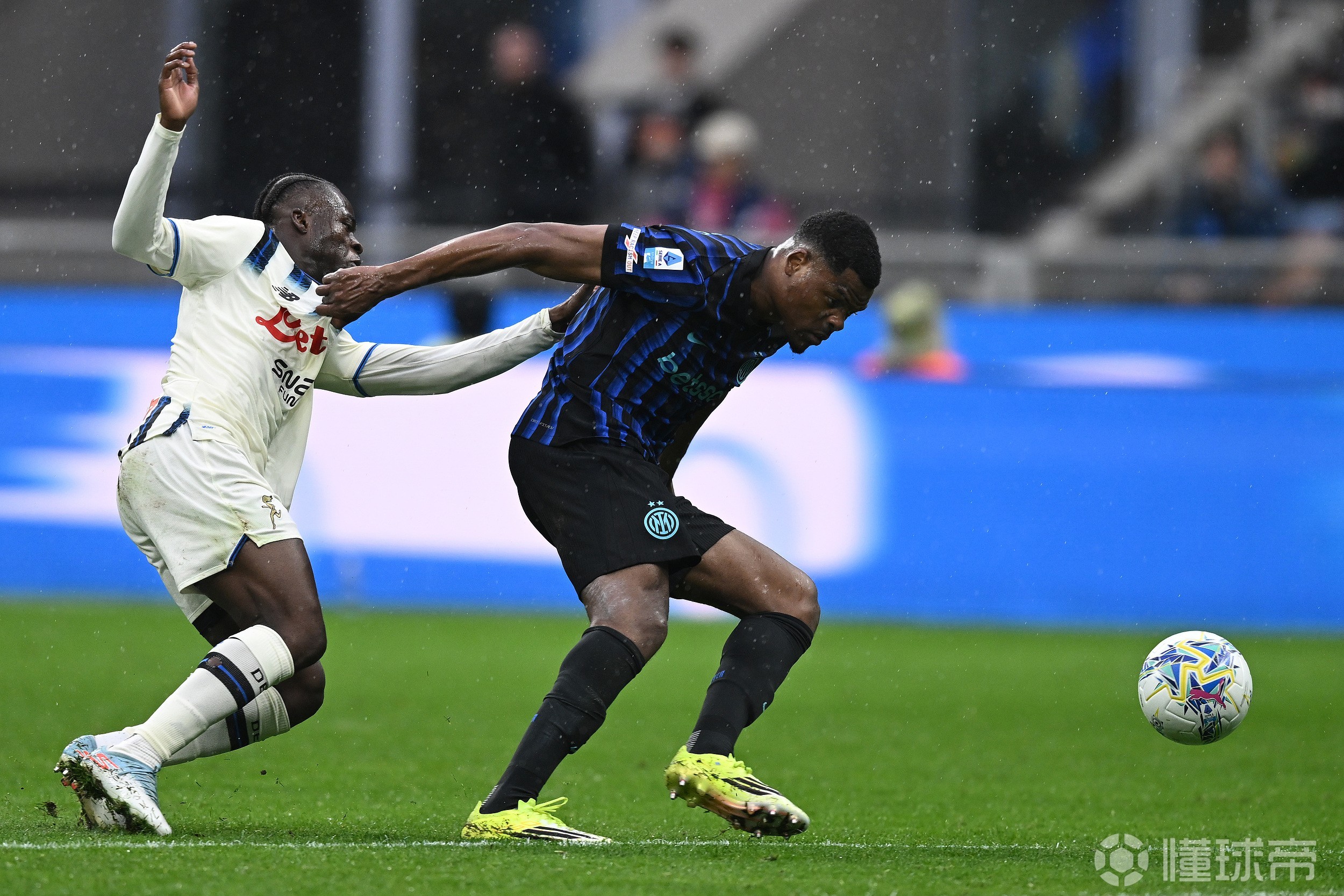 对判罚不满，国米战平亚特兰大之后决定新闻沉默