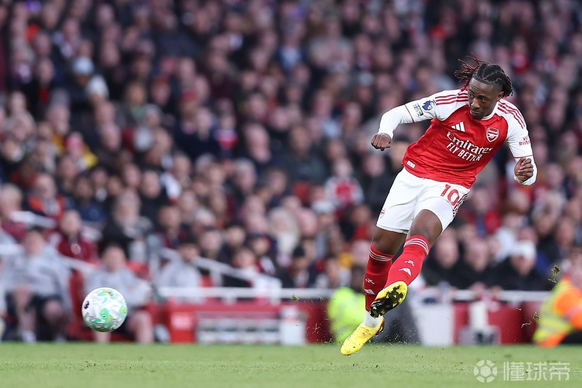 埃泽完成6次禁区外射门，追平本赛季英超单场最多纪录