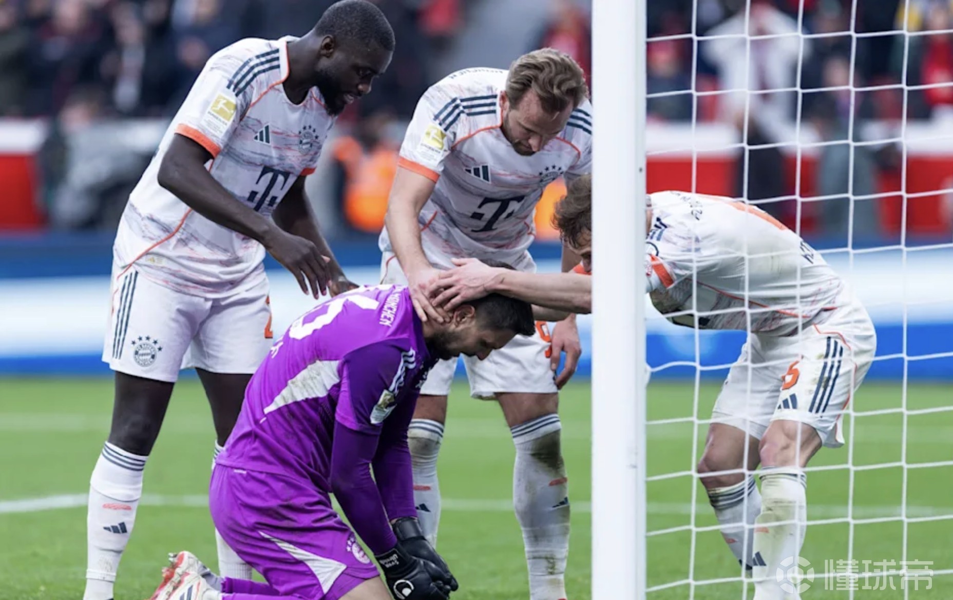 埃贝尔：乌尔赖希总是为诺伊尔和乌尔比希付出，欢呼是应得的