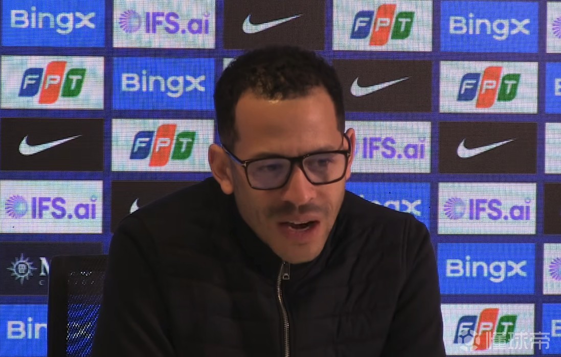 球员围圈时裁判站在中间？罗塞尼尔：我会找PGMOL弄清楚