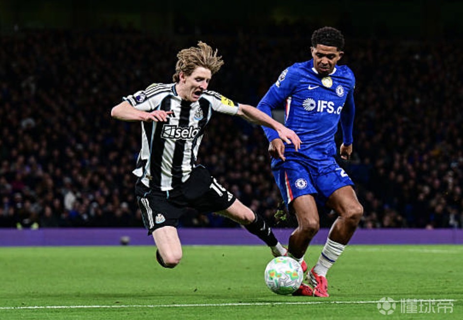 戈登：这个赛季的比赛节奏非常残酷；机会出现时我们把握住了