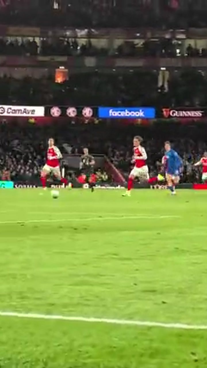 球迷实拍道曼一条龙破门 与球迷一起激情庆祝