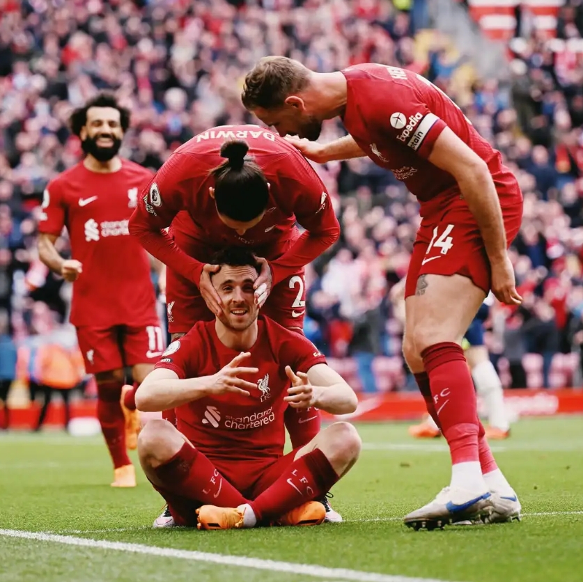 利物浦官方回顾23年4-3热刺 若塔补时绝杀后“打游戏”庆祝