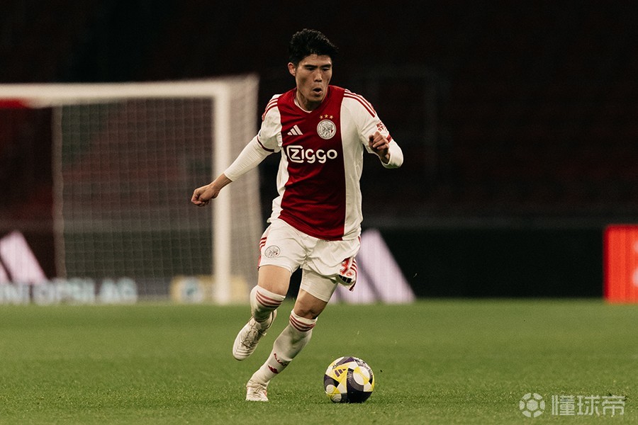 富安健洋时隔近两年再迎俱乐部首发，助阿贾克斯主场4-0大胜