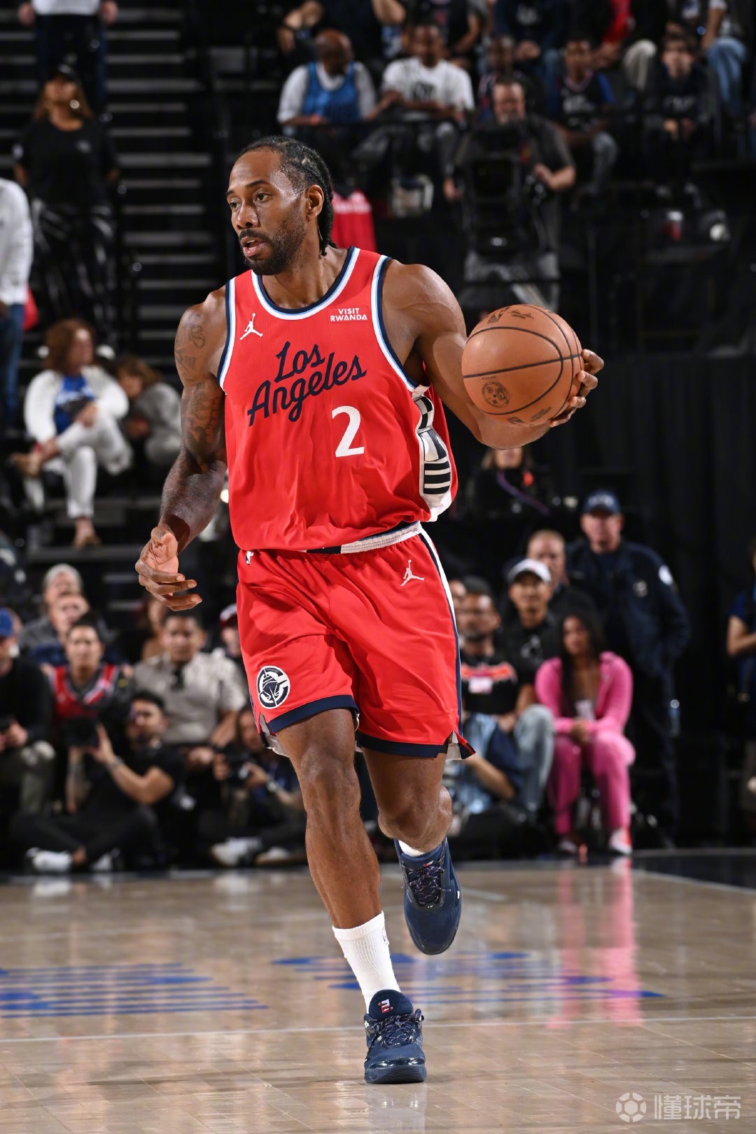 里程悲+两度伤退，伦纳德23中13砍31分，连续45场20+队史第一