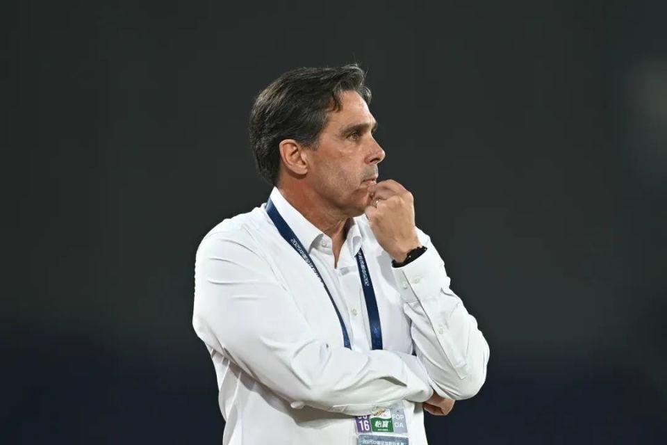 中超戏剧化30秒！姆布拉倒地无点，奥斯卡反击破门，河南球员不满