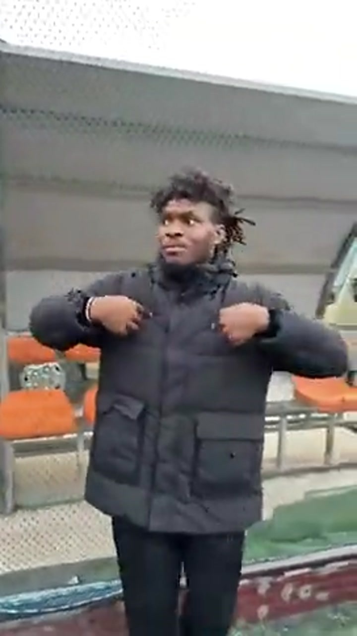 国外博主夸张模仿阿森纳角球战术