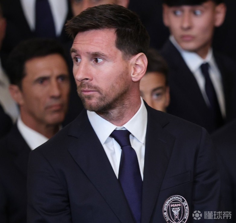 每体：巴萨主席候选人亲信为拉拢梅西狂发信息，全部石沉大海