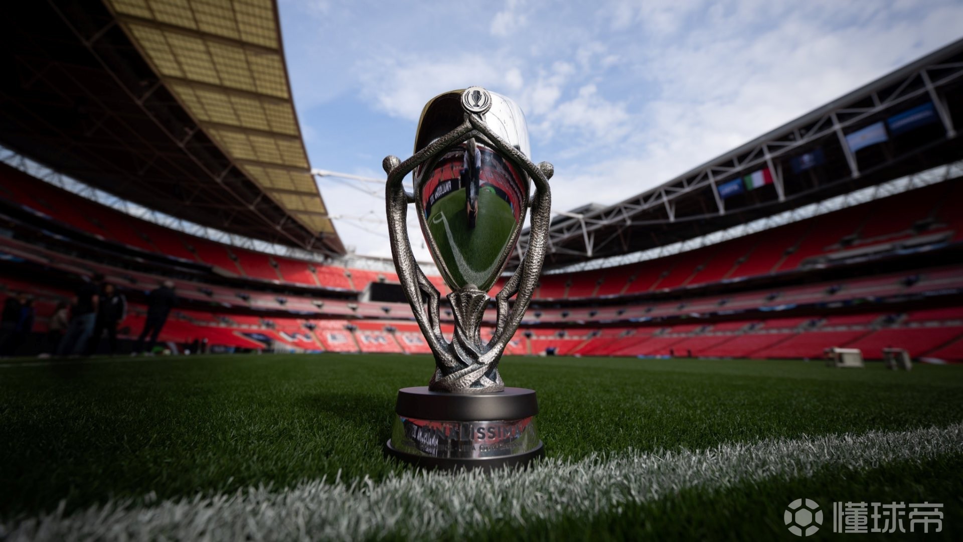 记者：斯卡洛尼不愿率队踢欧美杯，梅西也反对欧足联替代方案