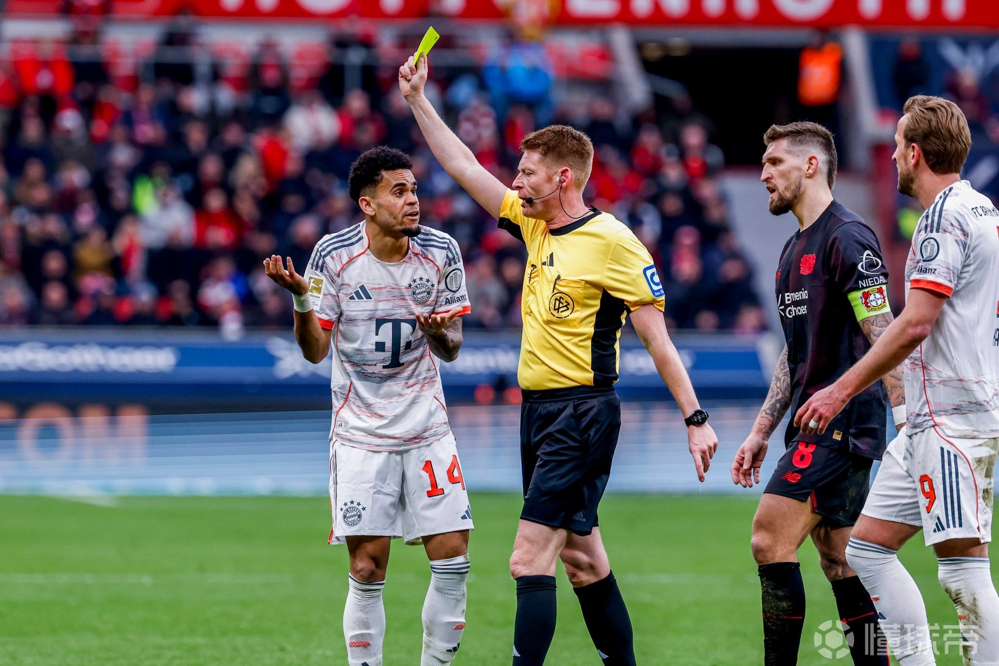 记者：拜仁已向德国足协体育法庭就迪亚斯的禁赛处罚提出上诉