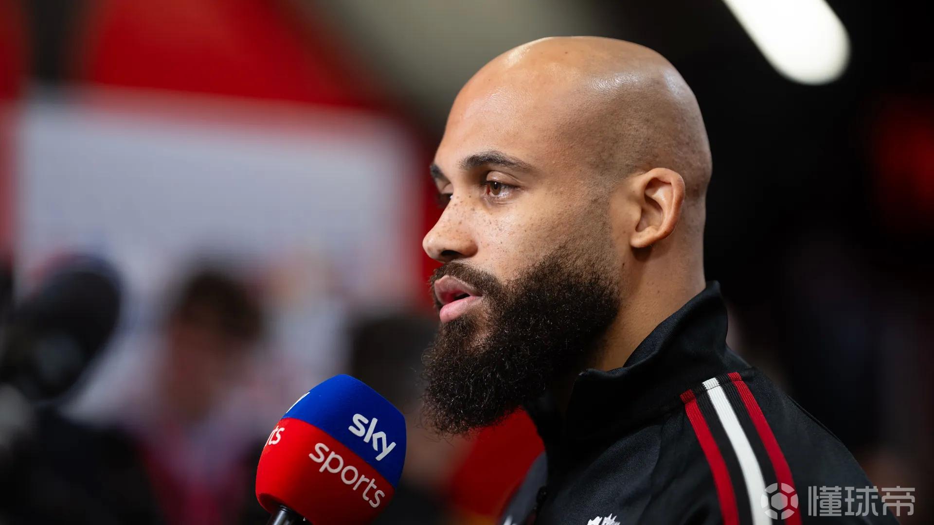 个人最佳位置？姆伯莫：我能踢多个位置，但没有最喜欢的