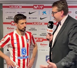 朗格莱：莫利纳是队内远射最强的球员之一；现在该备战欧冠了