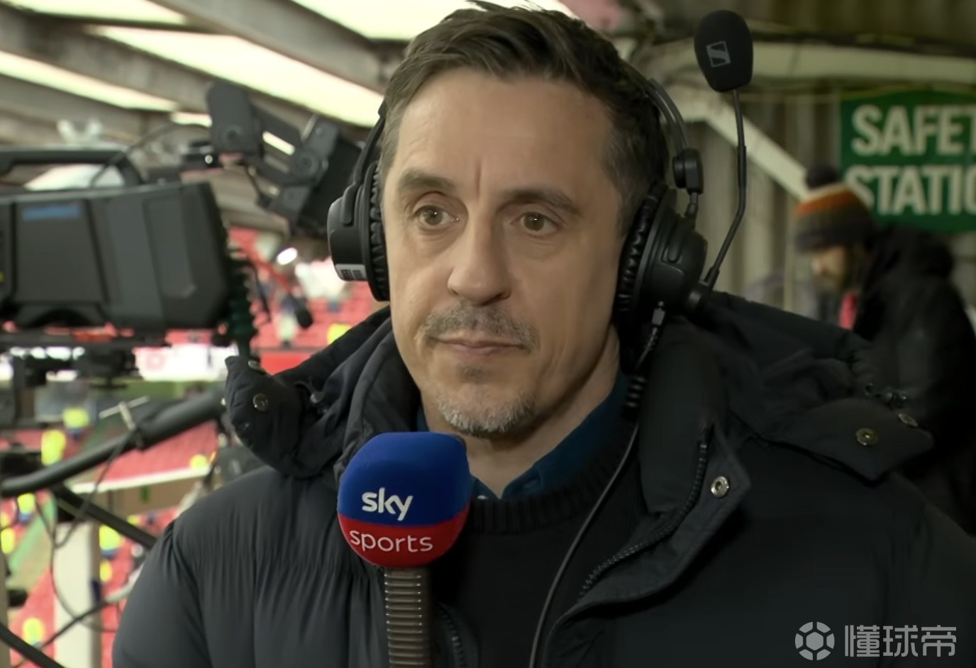 内维尔：曼联需要一个类似卡里克的中场；B费下半场表现极佳