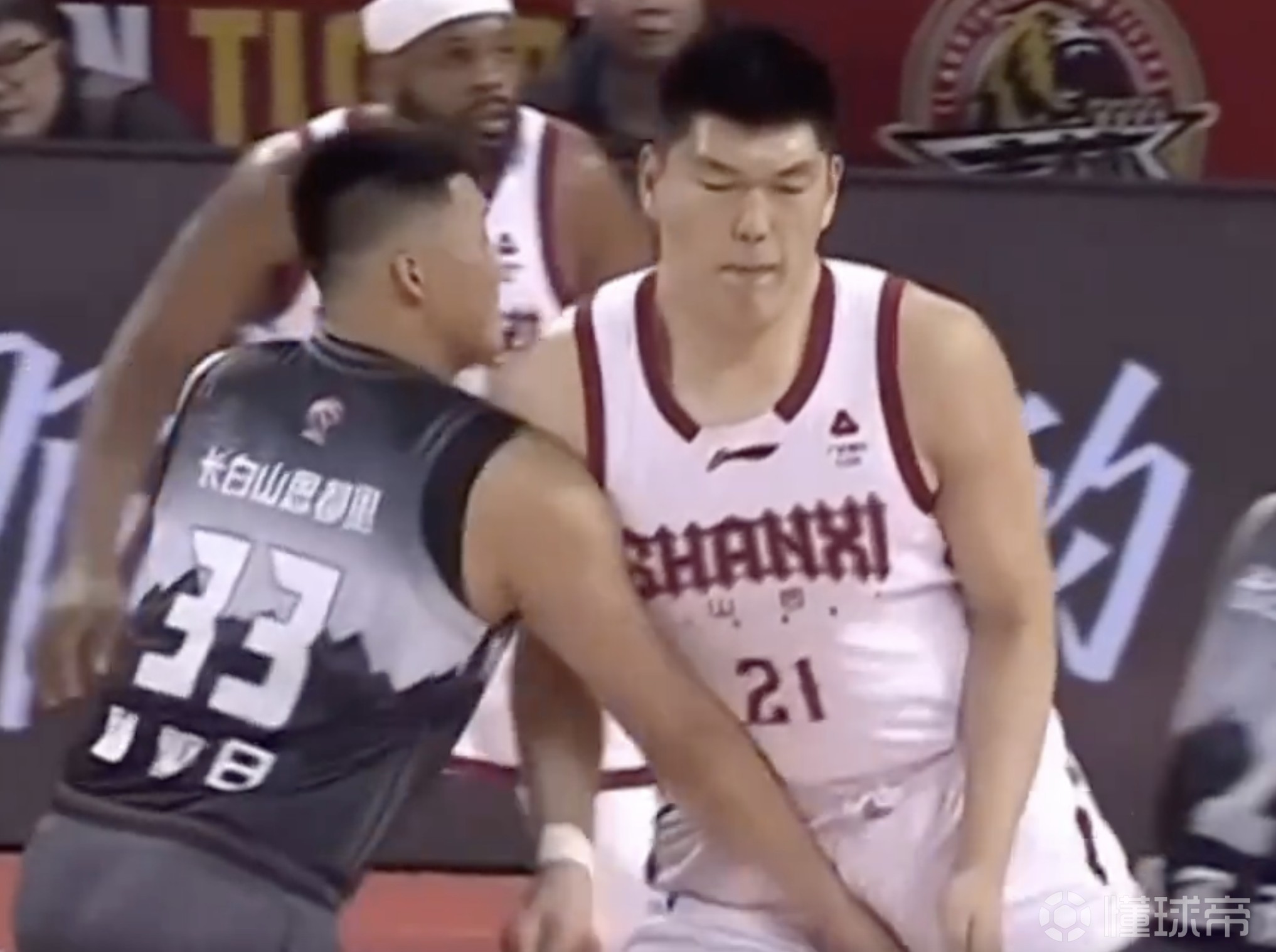 故意击打刘传兴下体，官方：吉林球员曾繁日停赛两场，罚款10万