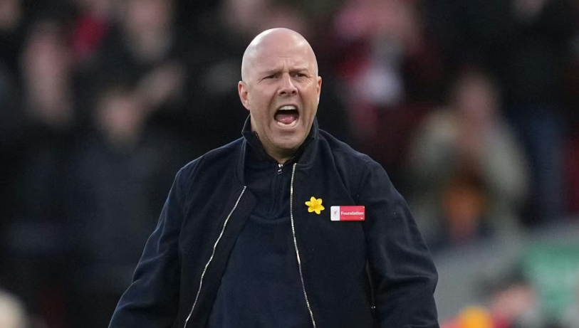 利物浦平局惹众怒，斯洛特帅位告急，杰拉德“随时待命”