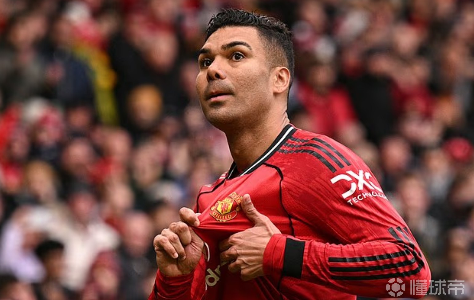 邮报：曼联更衣室希望卡塞米罗留队，但他离队是俱乐部的决定
