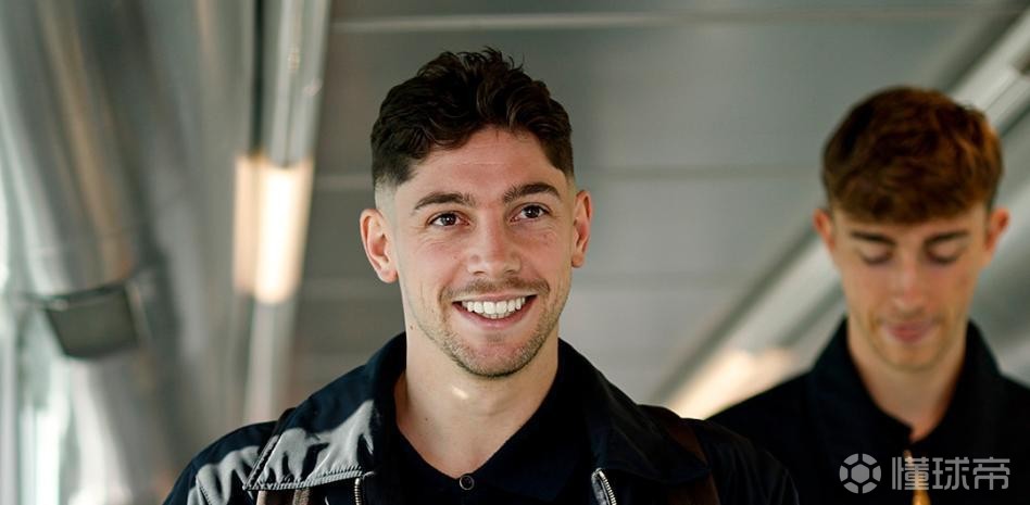 世体：皇马全队已经抵达曼彻斯特，5小时后进行赛前最后一练