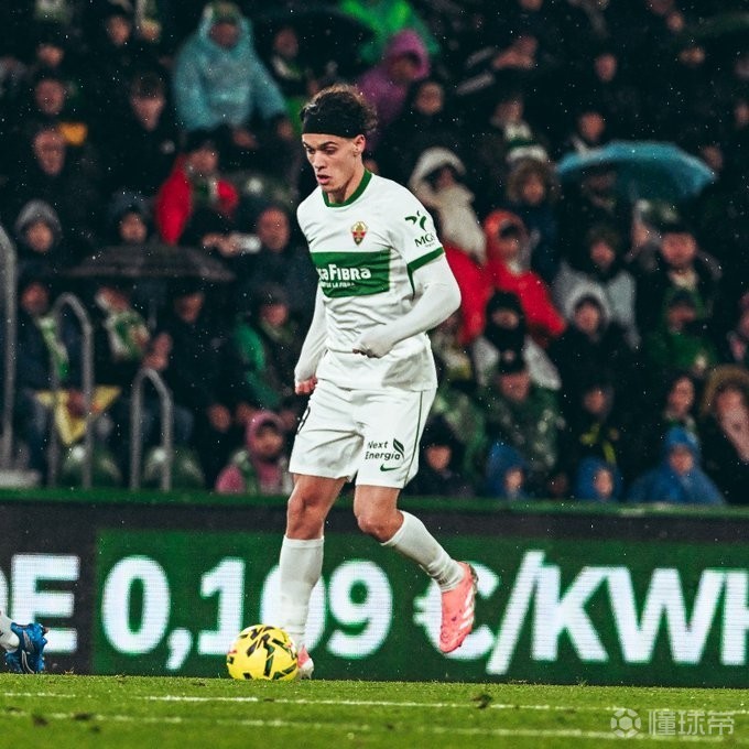 世体：福特迎来手术后康复的最后阶段，他已从巴萨返回埃尔切