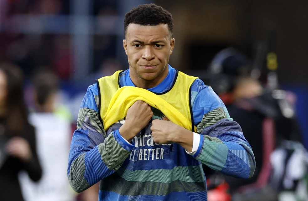 记者：姆巴佩今天将与阿韦洛亚商量对阵曼城是首发还是替补