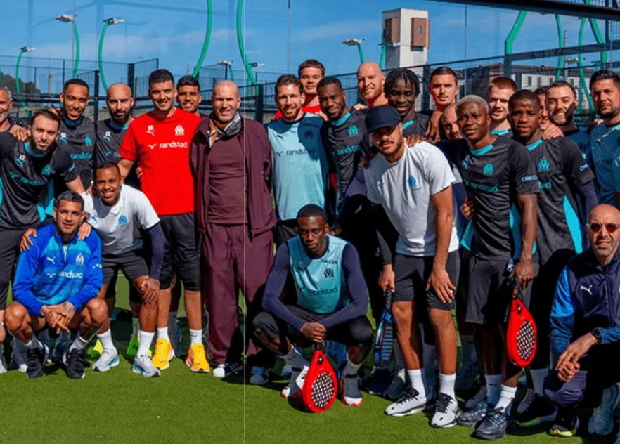 马赛全队拜访齐达内：与全球最有名的马赛人度过美好下午