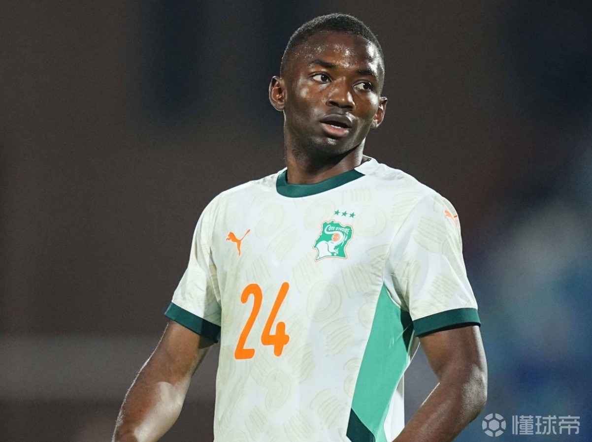 德天空：英超俱乐部有意巴祖马纳，霍芬海姆要价超4300万欧