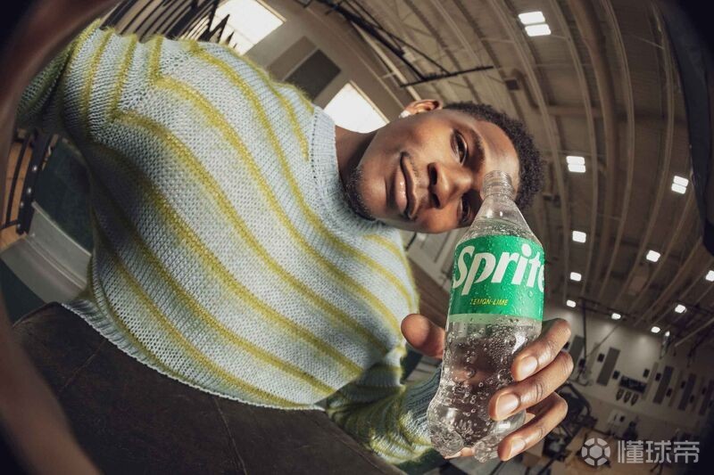 爱德华兹：一直很欣赏雪碧这个品牌，他鼓励人们坚持自我