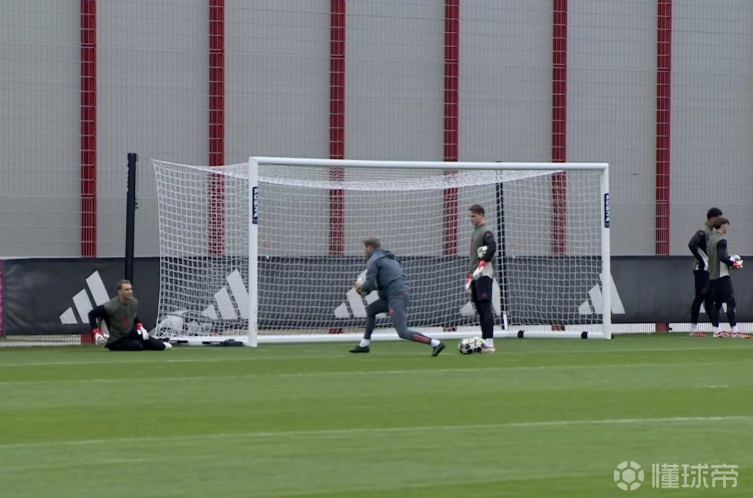 好消息，诺伊尔与乌尔比希均参加了拜仁今日最后一练