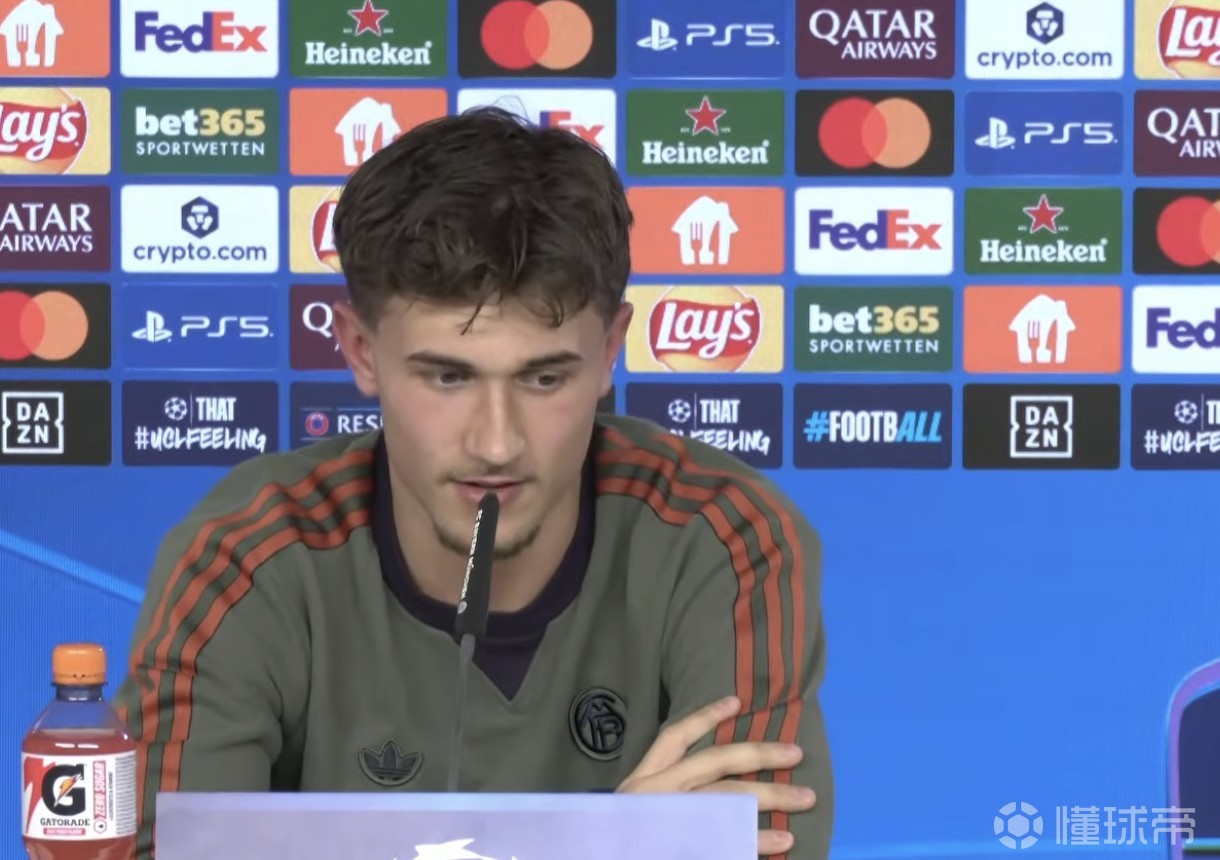 比朔夫：踢6号位最开心；我们自己也开门将位置的玩笑