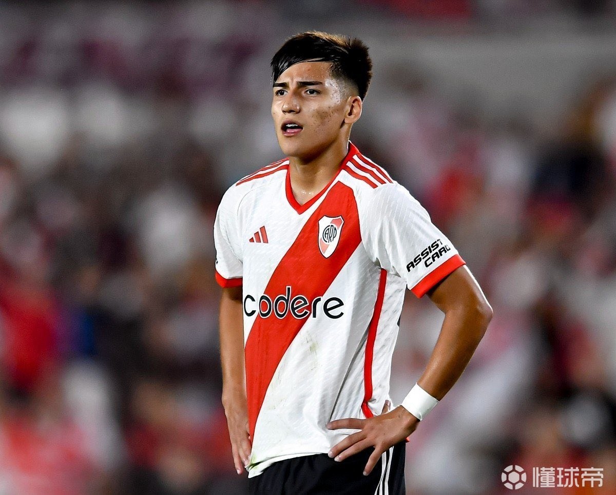 苏维夫亚雷经纪人喊话巴萨&皇马：不少俱乐部询问，夏天再定