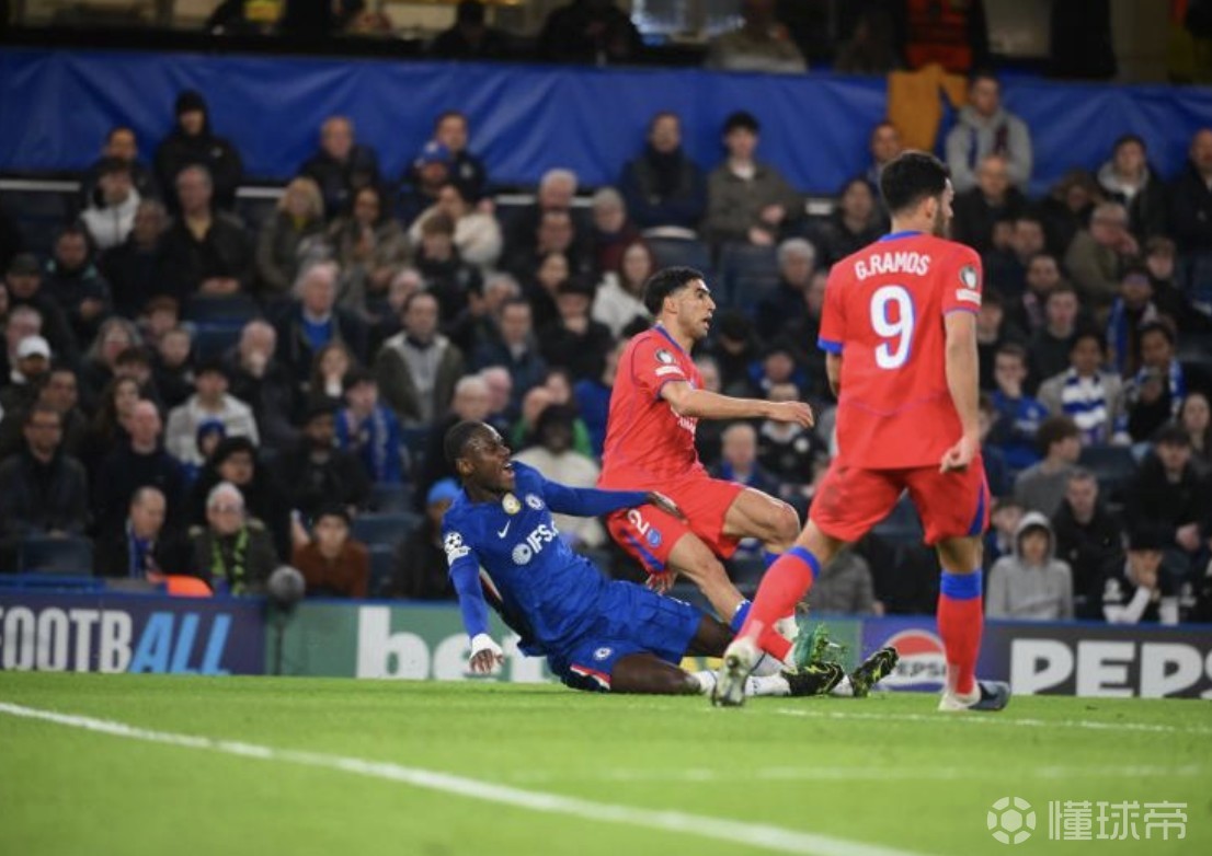 在与阿什拉夫的对抗中受伤，队报：查洛巴被诊断为脚踝扭伤