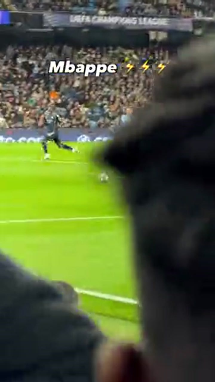 风驰电掣！实拍姆巴佩带球突破禁区被拉拽倒地 裁判没有表示