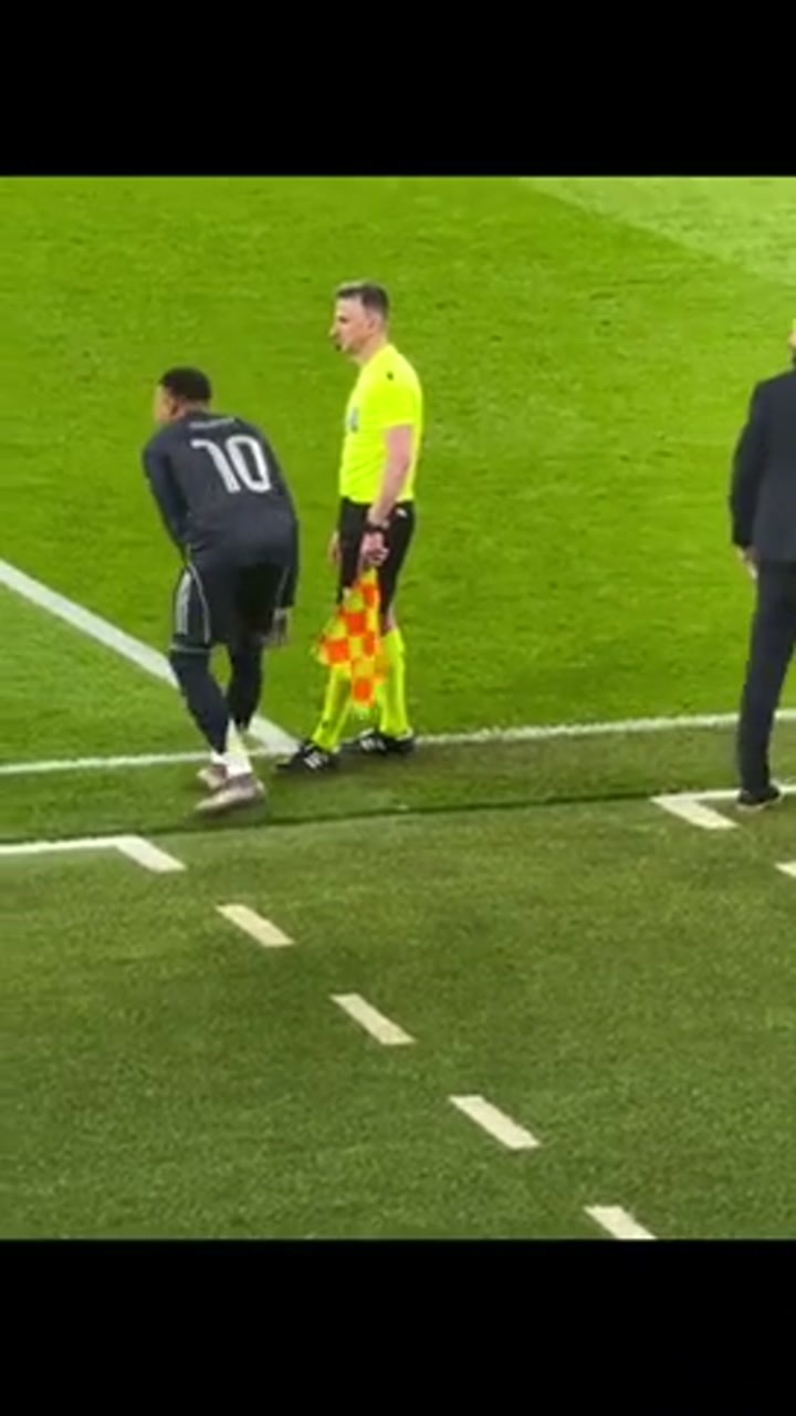 实拍姆巴佩第69分钟替补登场 换下迪亚斯