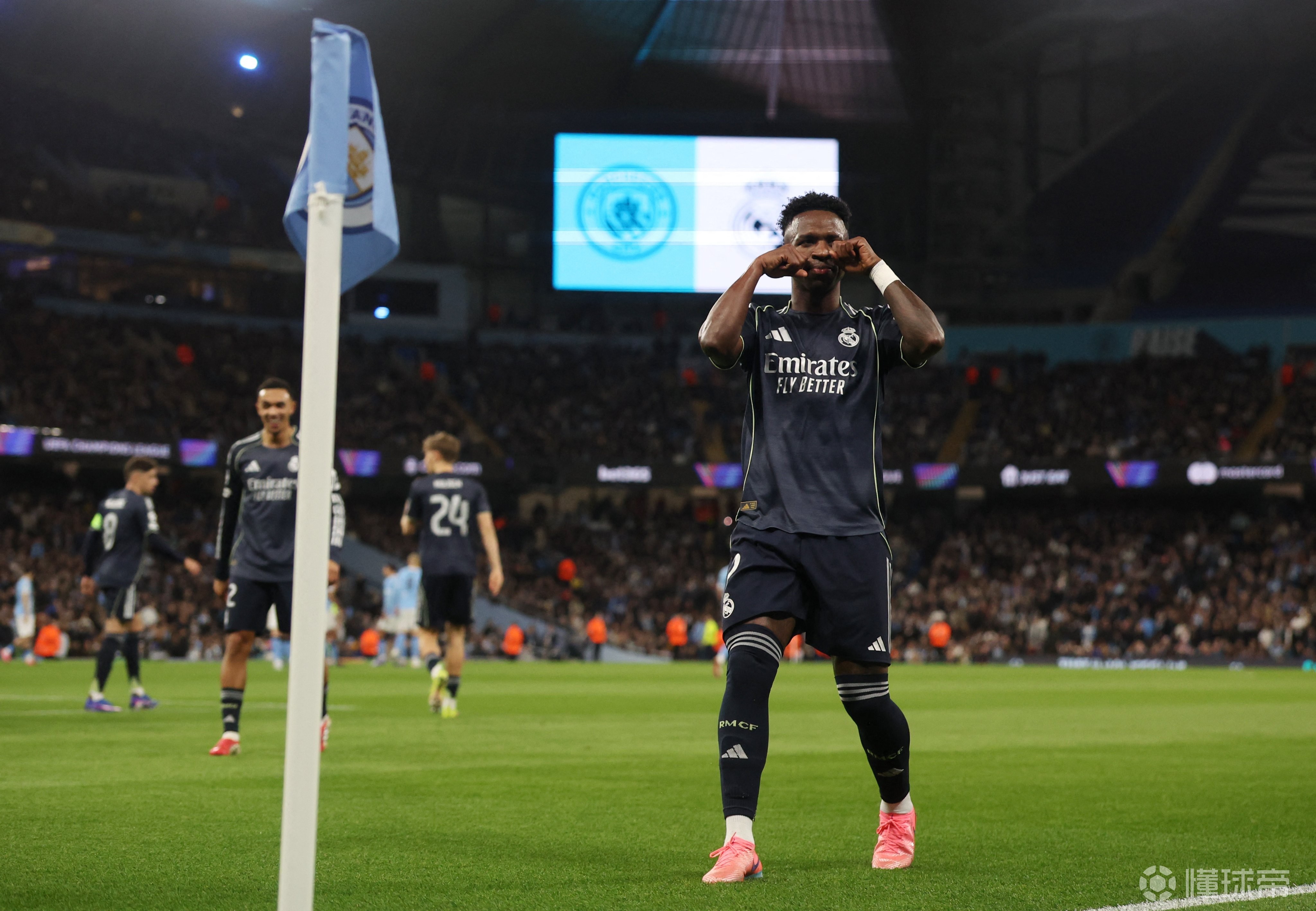 六台：阿韦洛亚正单独指导维尼修斯，让他相信自己能拿金球奖