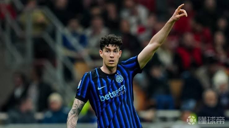 记者：虽然巴萨和利物浦有意，但巴斯托尼没有离开国米的计划