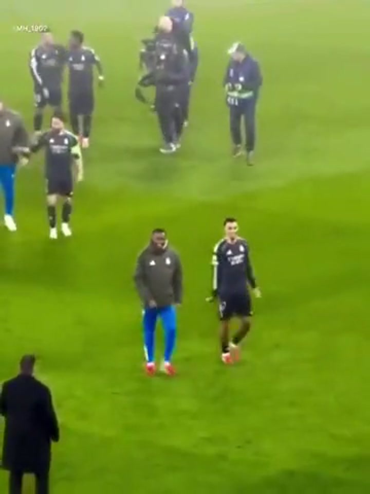 实拍阿诺德赛后疑似模仿多库盘带