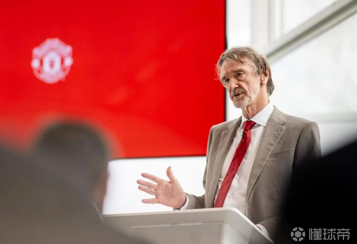 TA：拉爵入主后，曼联阵容洗牌见效但新球场建设推进缓慢