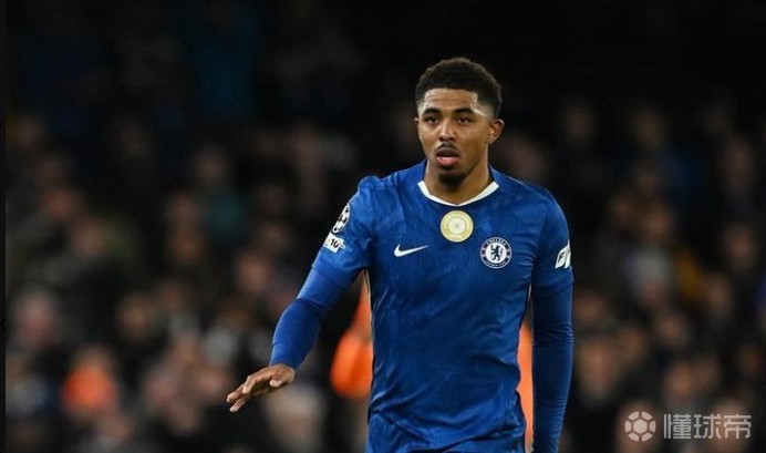 法媒：福法纳不会首发出战巴黎，古斯托能否首发仍不确定