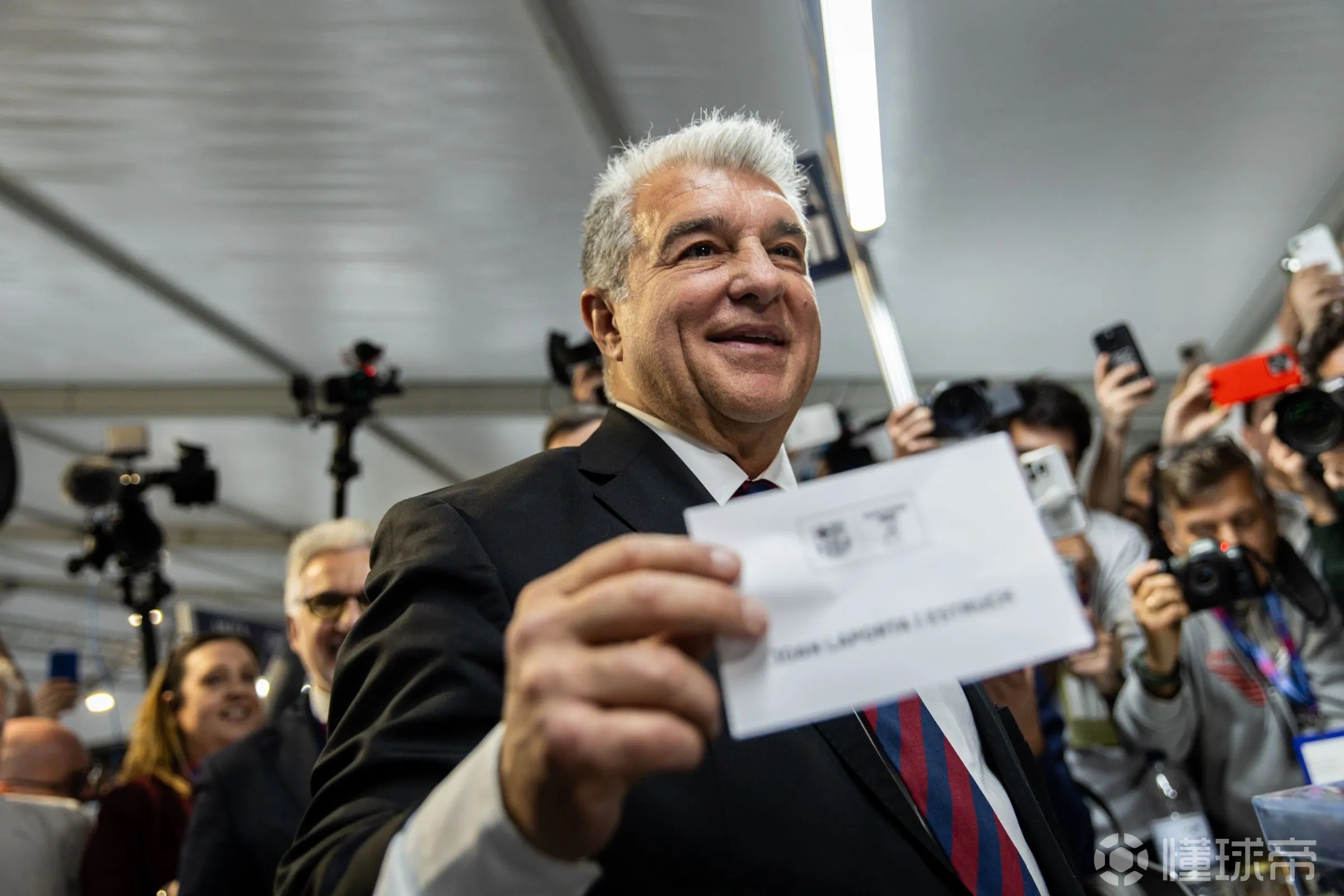 巴萨官方：过渡期内拉波尔塔可作为嘉宾出席俱乐部比赛和活动