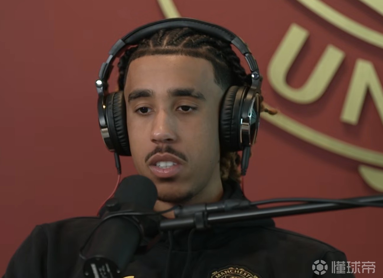 约罗：我14、15岁时踢六号位，更小的时候其实像个边锋