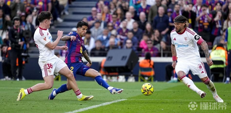 世体：弗里克喜欢把坎塞洛放在左边路，他与拉菲尼亚配合默契