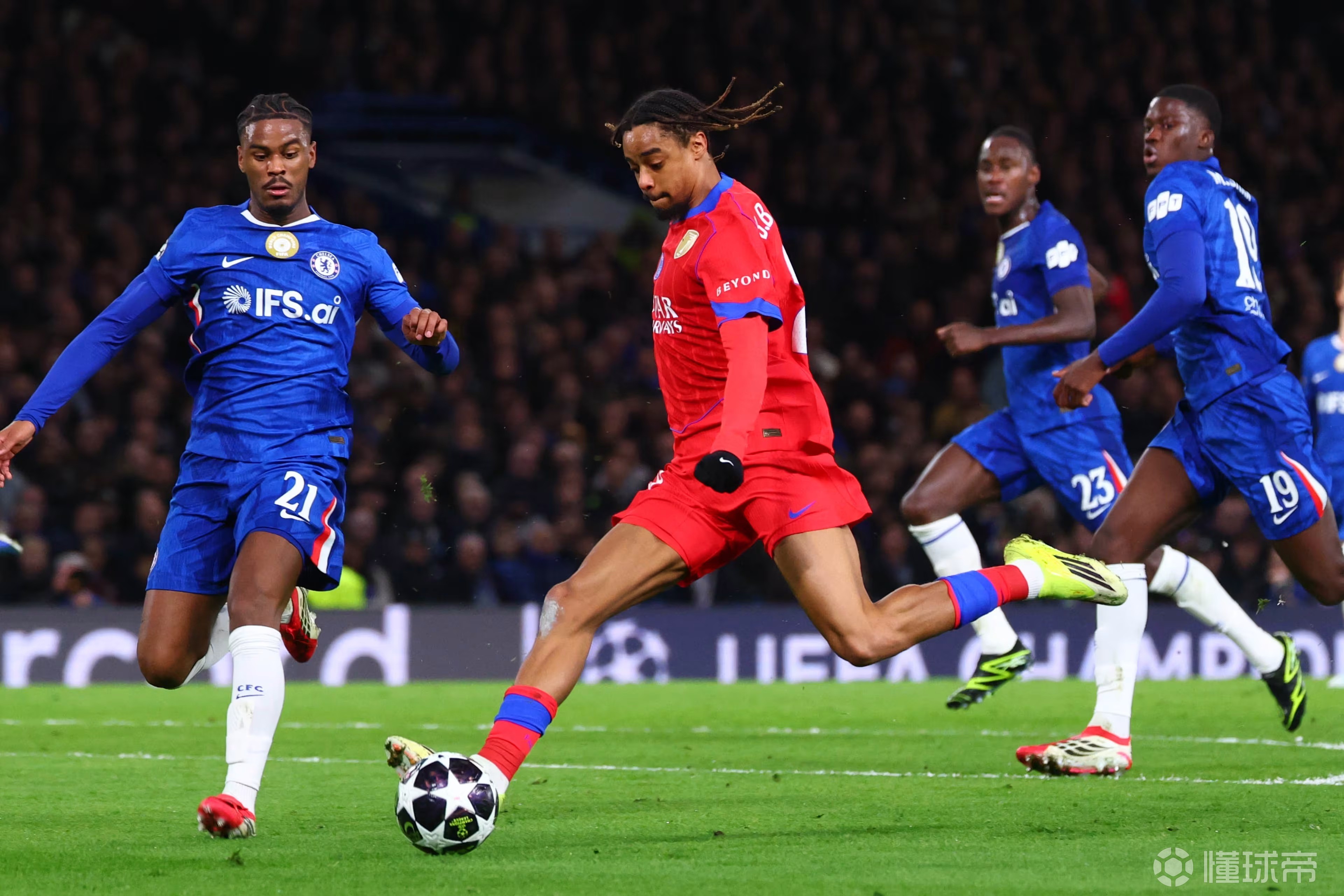 巴黎官方：巴尔科拉右脚踝韧带严重扭伤，将缺阵数周