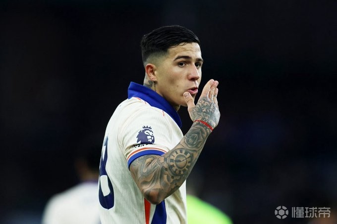 罗马诺：恩佐目前和切尔西合同谈判没进展，巴黎对他意向不强