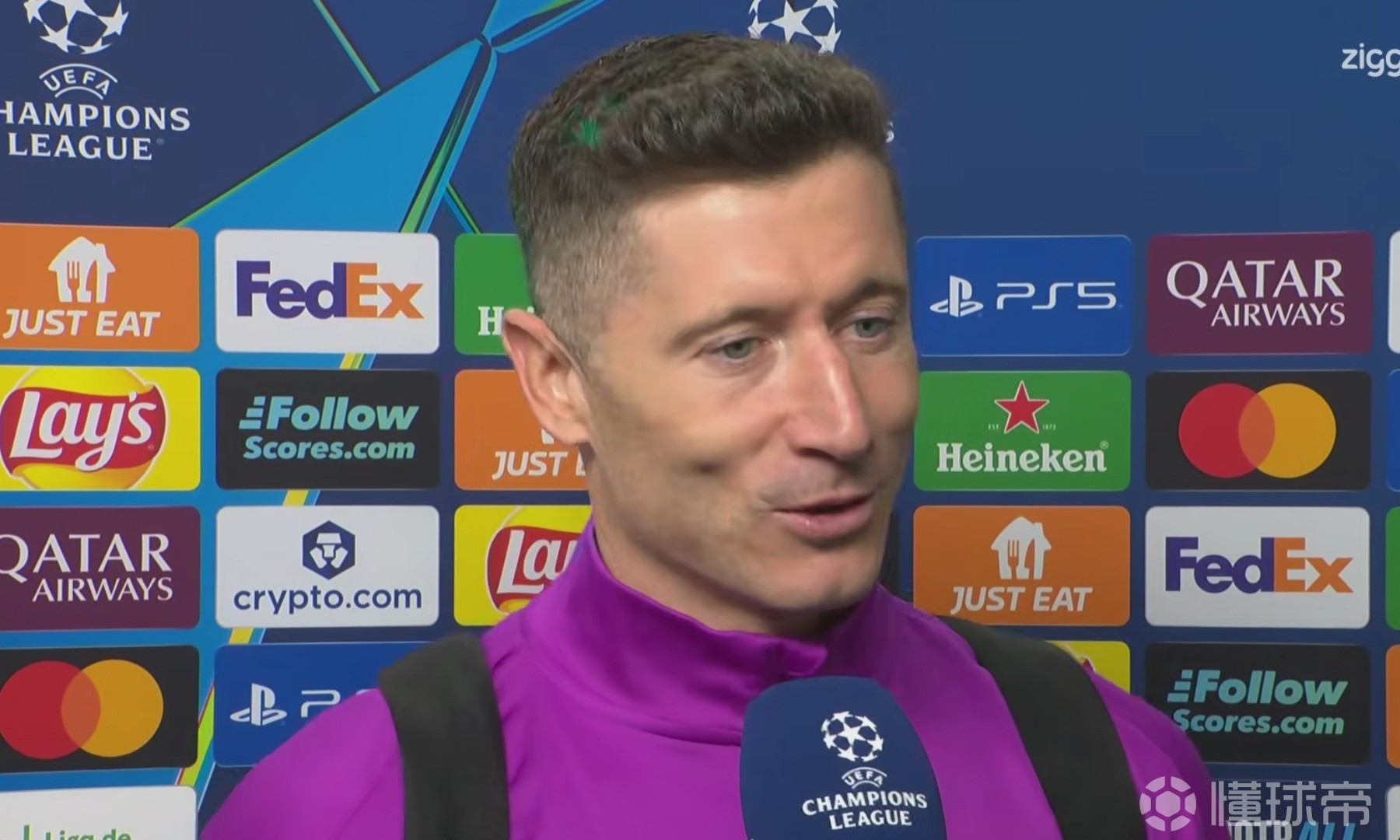 莱万：昨天我额外加练了头球，今天就头球破门了，我特别开心