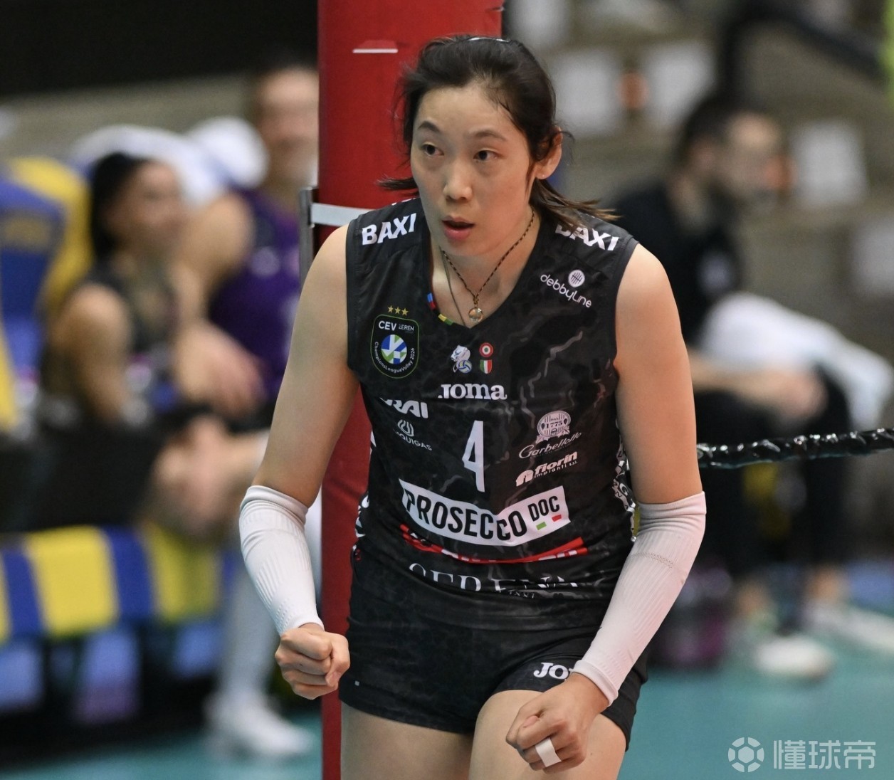 女排欧冠1/4决赛：朱婷打满五局砍24分率队晋级四强