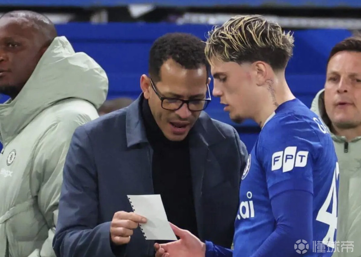 TA：罗塞尼尔总比分2-8时送纸条的行为太蠢，他总是爱摆姿态