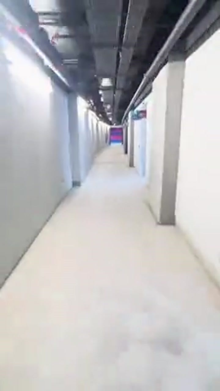 太远了！纽卡管理人员展示球队更衣室距离诺坎普球场的距离