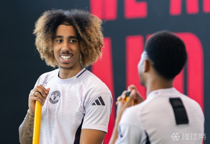 你打多少分？约罗换了个爆炸头的新发型