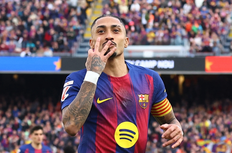 独造五球！官方：拉菲尼亚当选欧冠本周最佳球员