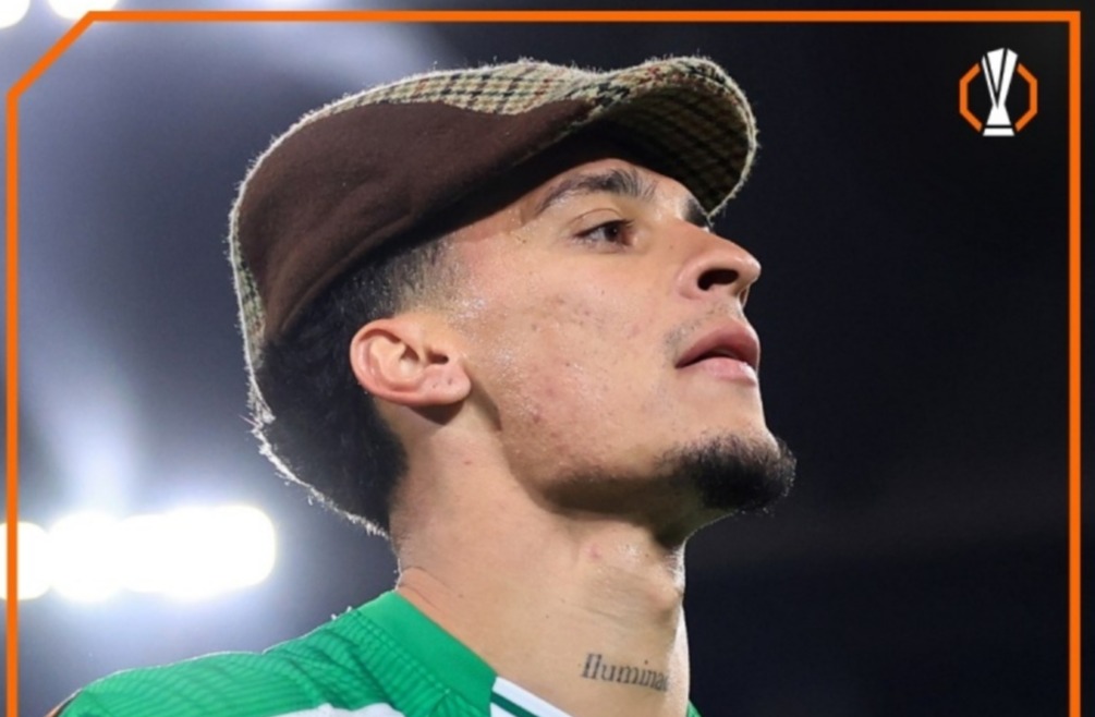 圆神启动！安东尼欧联破门后“戴帽”庆祝