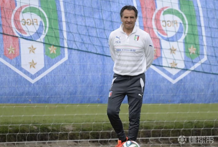 意大利足协主席：我们必须走出低谷，哪怕是游也要游到美国去